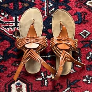 Womens size 8 Mossimo leather like sandals
